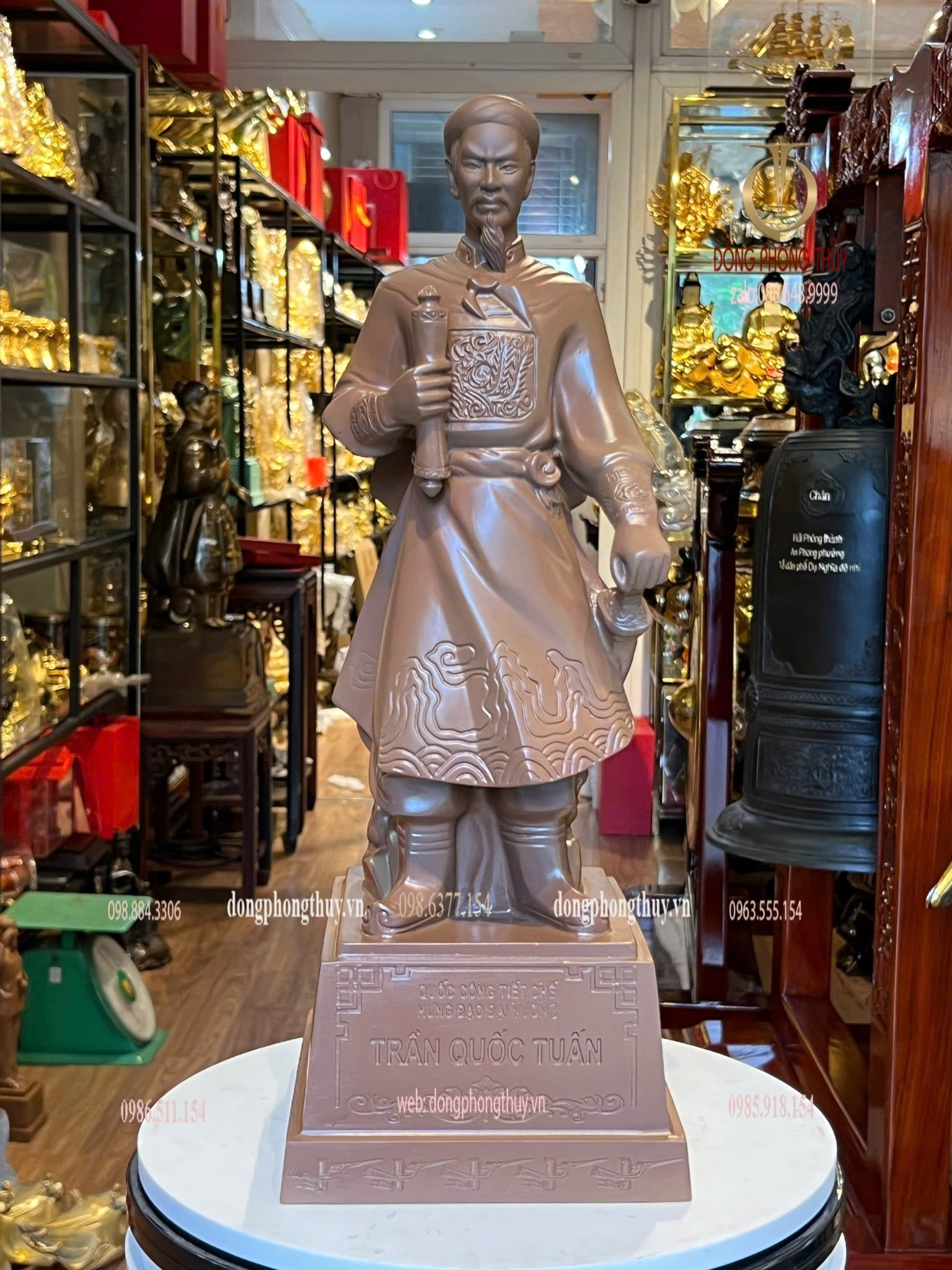Tượng Hưng Đạo Vương bằng đồng