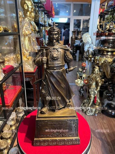 Tượng Trần Hưng Đạo bằng đồng