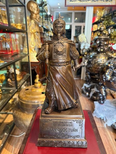 Tượng Trần Hưng Đạo