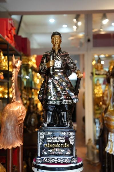Tượng Hưng Đạo Vương khảm ngũ sắc 90cm