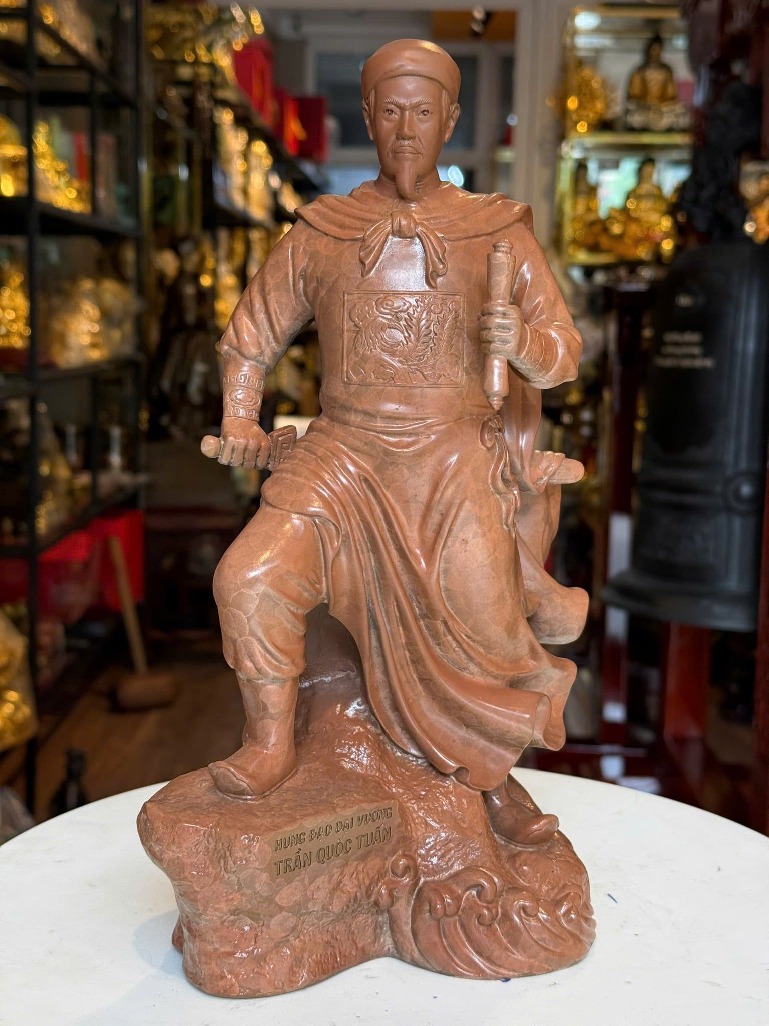 tượng trần hưng đạo