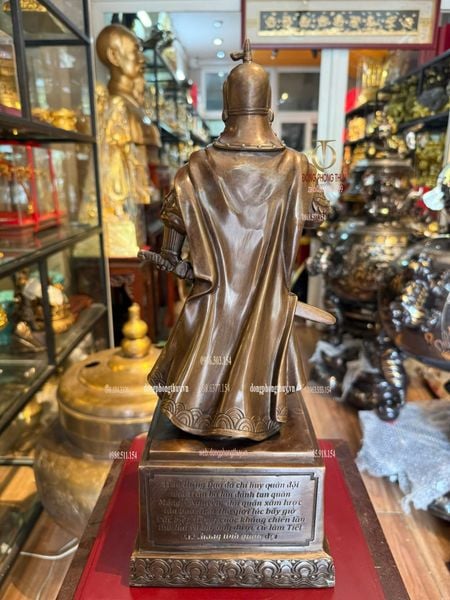 Tượng Trần Hưng Đạo