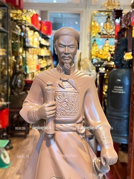 Tượng Hưng Đạo Vương bằng đồng