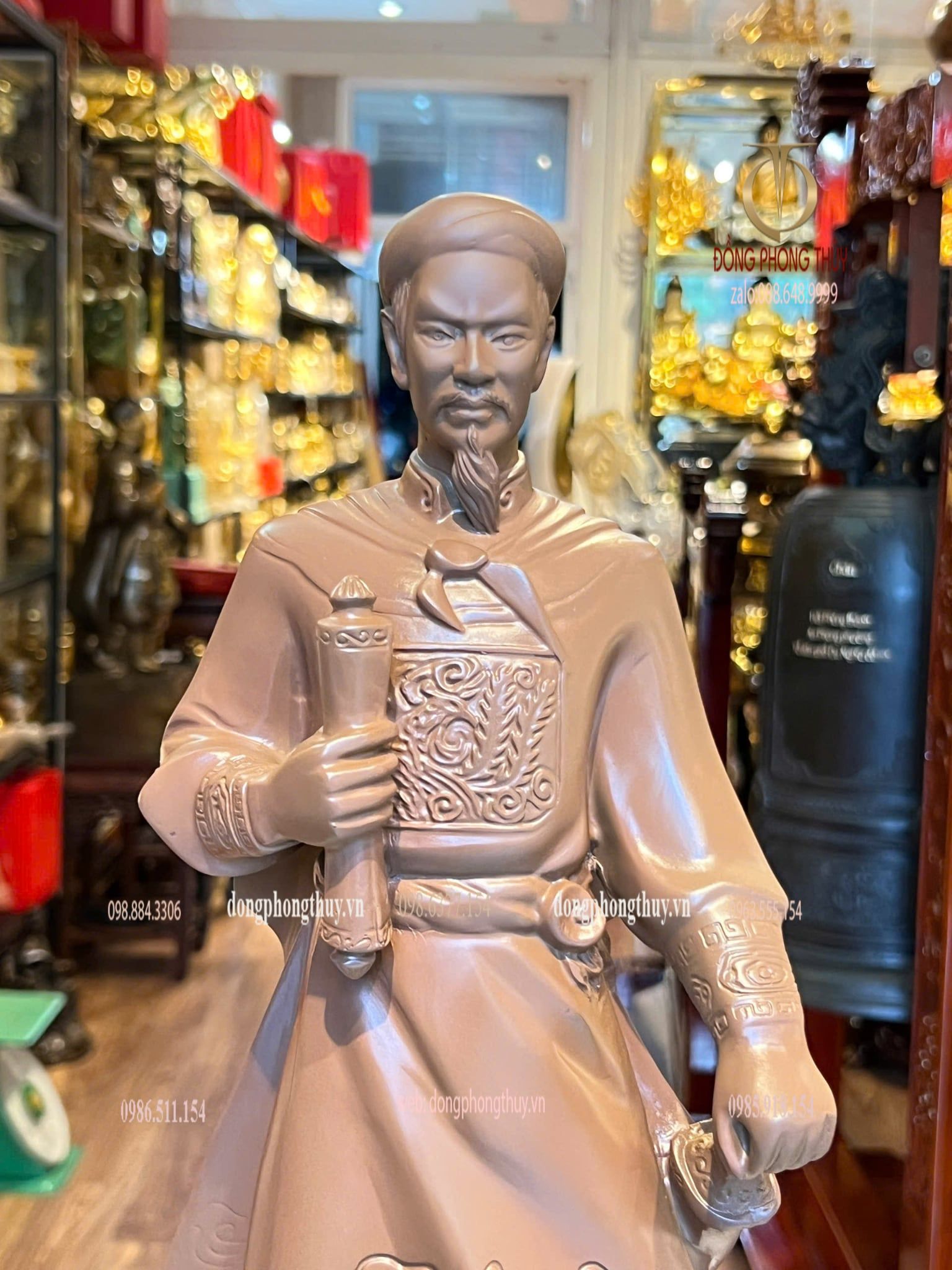 Tượng Hưng Đạo Vương bằng đồng
