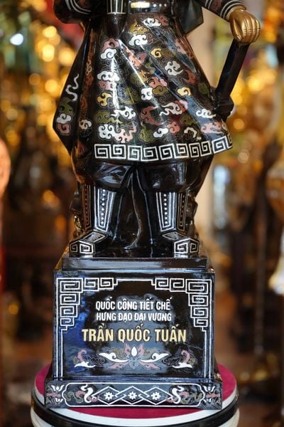 Tượng Hưng Đạo Vương khảm ngũ sắc 90cm