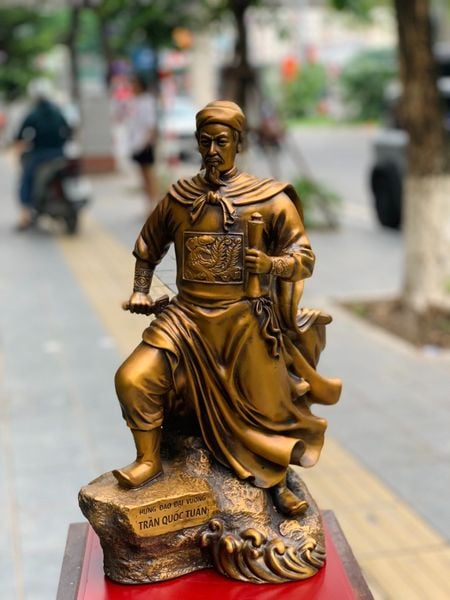 Quà tặng sếp: Tượng Trần Hưng Đạo 42cm bằng đồng