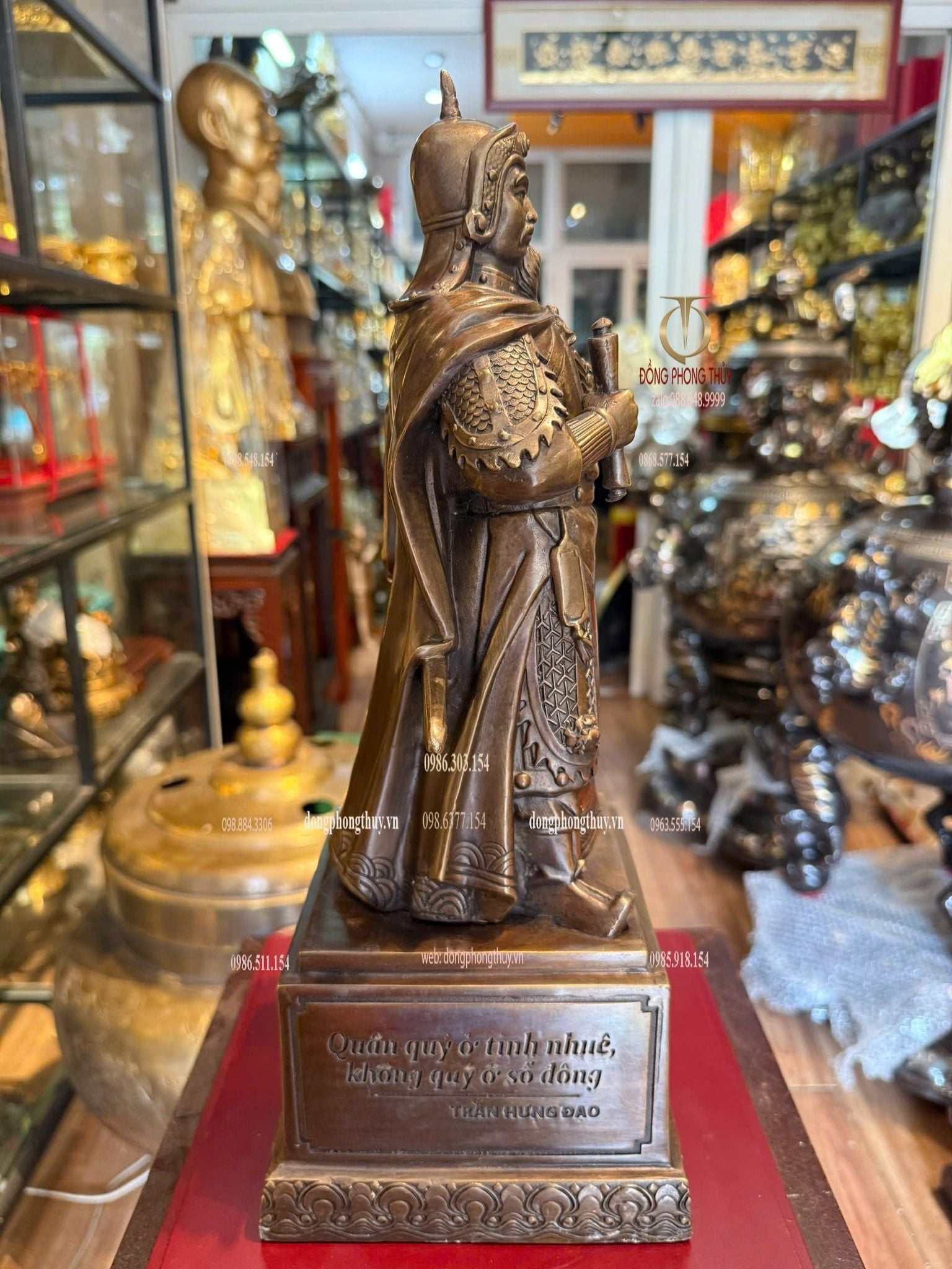 Tượng Trần Hưng Đạo