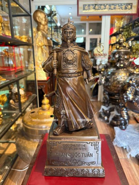 Tượng Trần Hưng Đạo