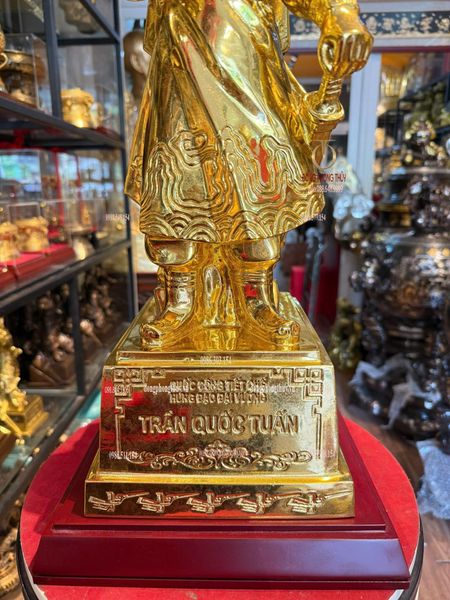 Tượng Trần Hưng Đạo cao 50cm bằng đồng dát vàng nano