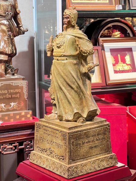 Tượng Trần Hưng Đạo bằng đồng cao 50cm, Patina xanh rêu cổ loang vân hỏa biến