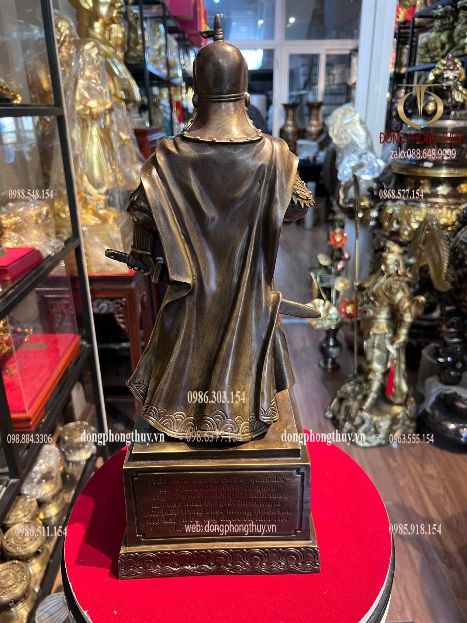 Tượng Trần Hưng Đạo bằng đồng