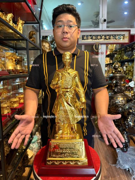 Tượng Trần Hưng Đạo cao 50cm bằng đồng dát vàng nano