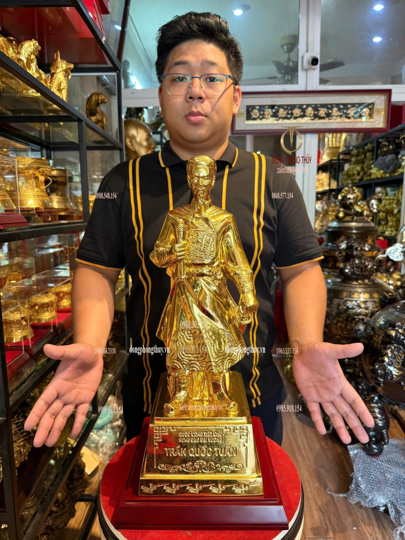 Tượng Trần Hưng Đạo bằng đồng dát vàng