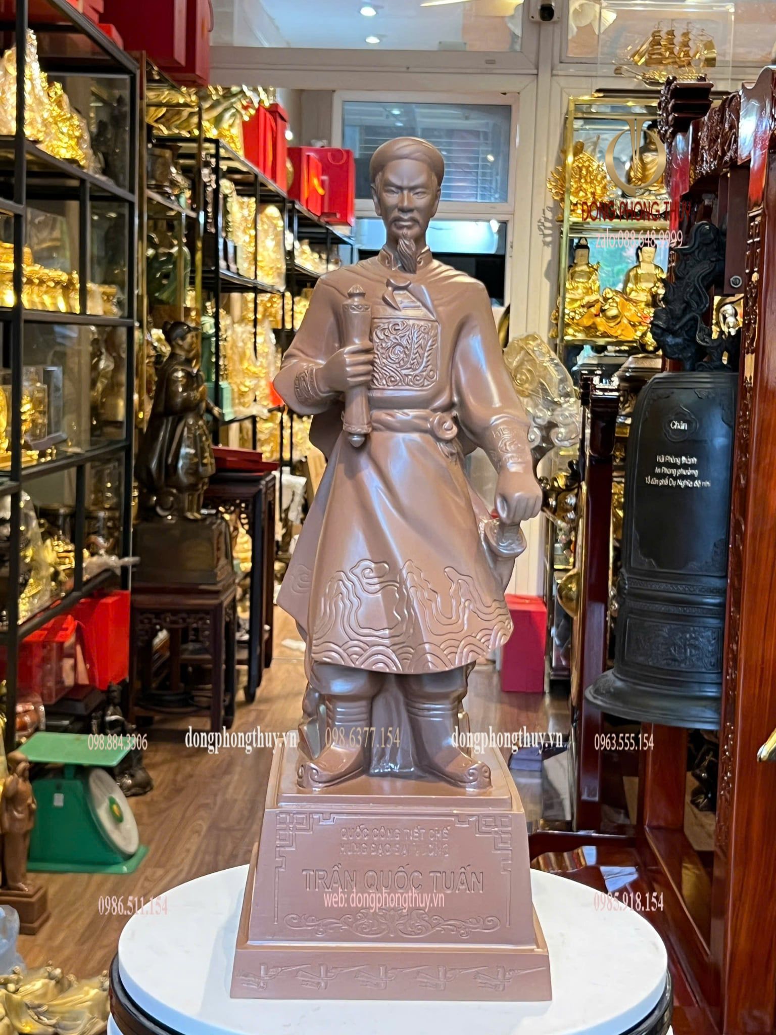 Tượng Hưng Đạo Vương bằng đồng