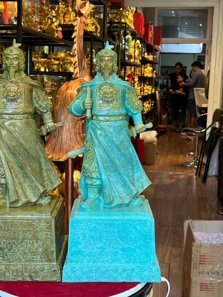Tượng Trần Hưng Đạo bằng đồng
