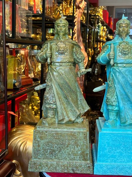 Tượng Trần Hưng Đạo bằng đồng