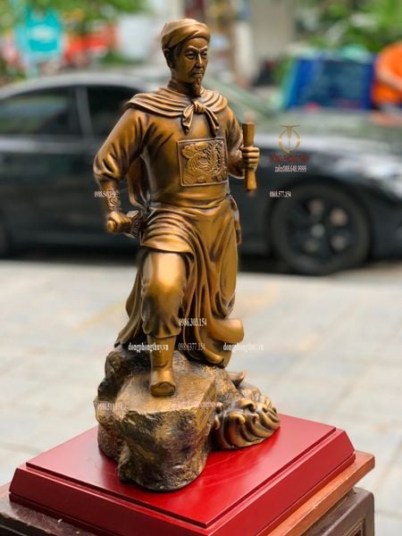 Quà tặng sếp: Tượng Trần Hưng Đạo 42cm bằng đồng