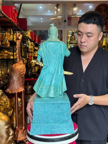 Tượng Quốc Công Tiết Chế Hưng Đạo Vương patina xanh ngọc lục bích