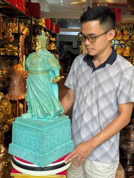 Tượng Quốc Công Tiết Chế Hưng Đạo Vương patina xanh ngọc lục bích