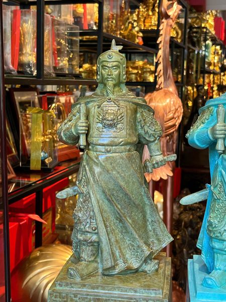 Tượng Trần Hưng Đạo bằng đồng