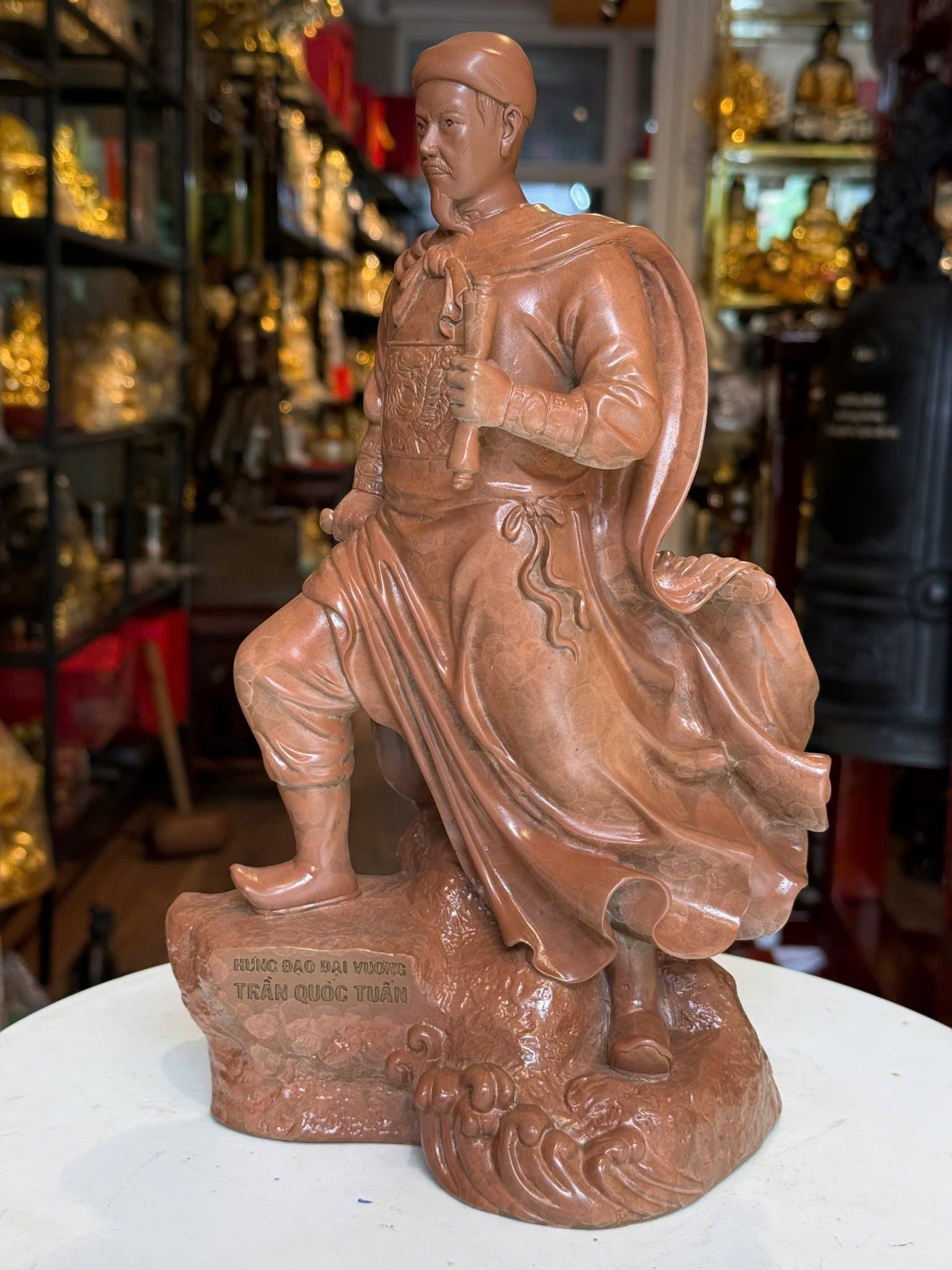 tượng trần hưng đạo