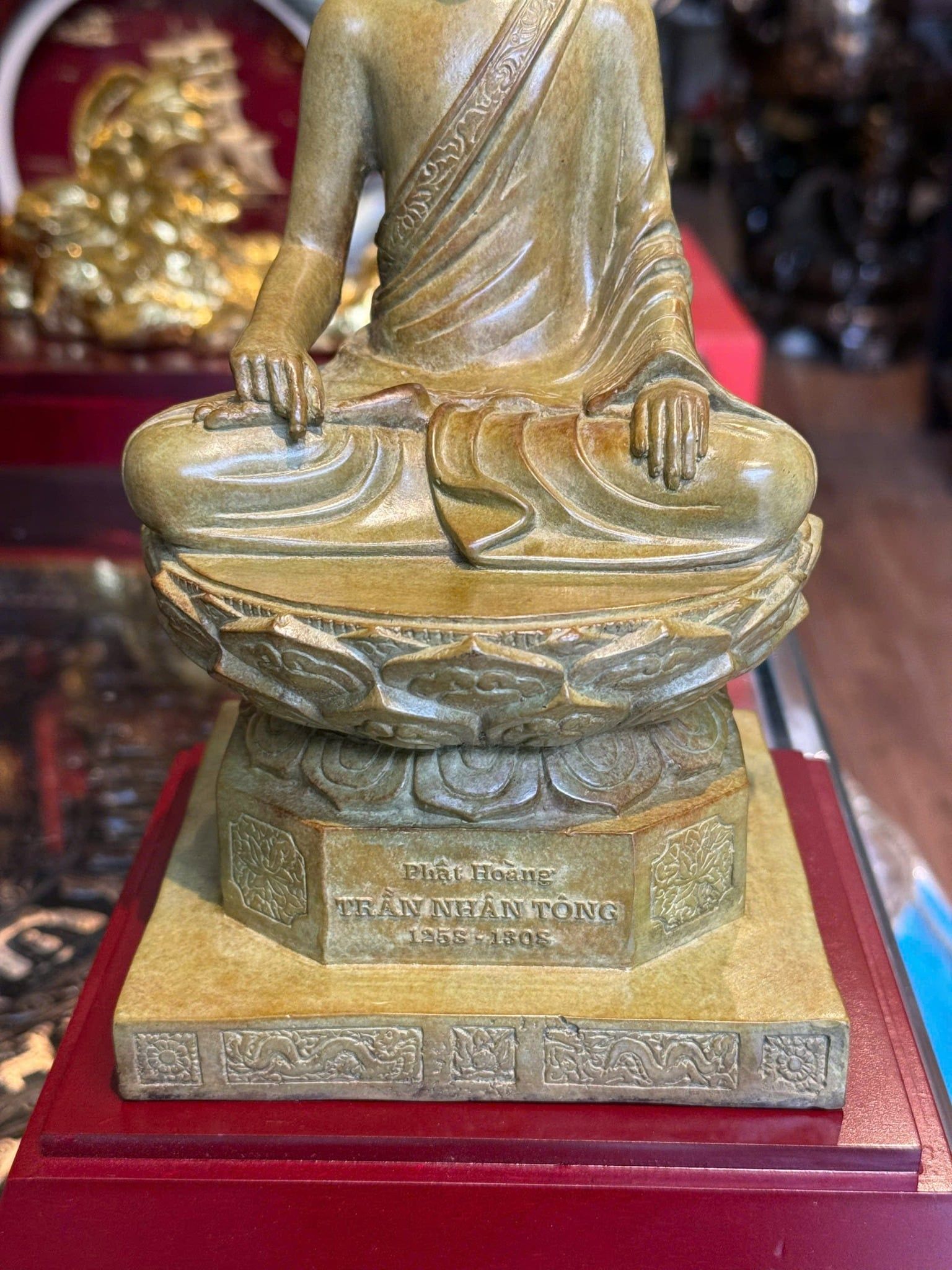 Tượng phật hoàng Trần Nhân Tông bằng đồng patina màu vân hoả biến độc bản