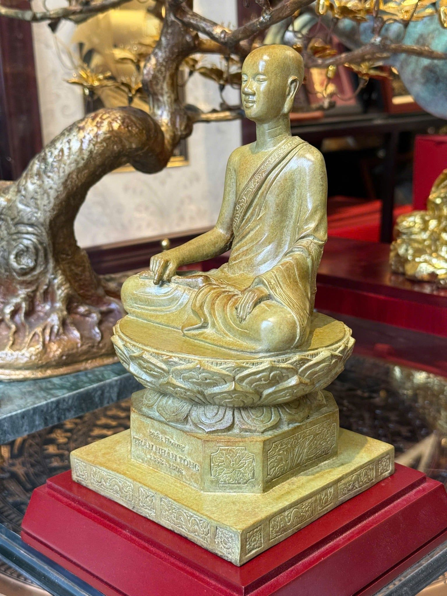 Tượng phật hoàng Trần Nhân Tông bằng đồng patina màu vân hoả biến độc bản