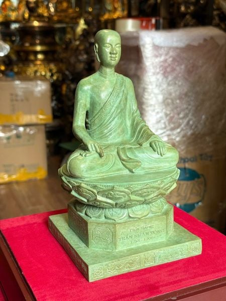 Tượng phật hoàng trần nhân tông bằng đồng