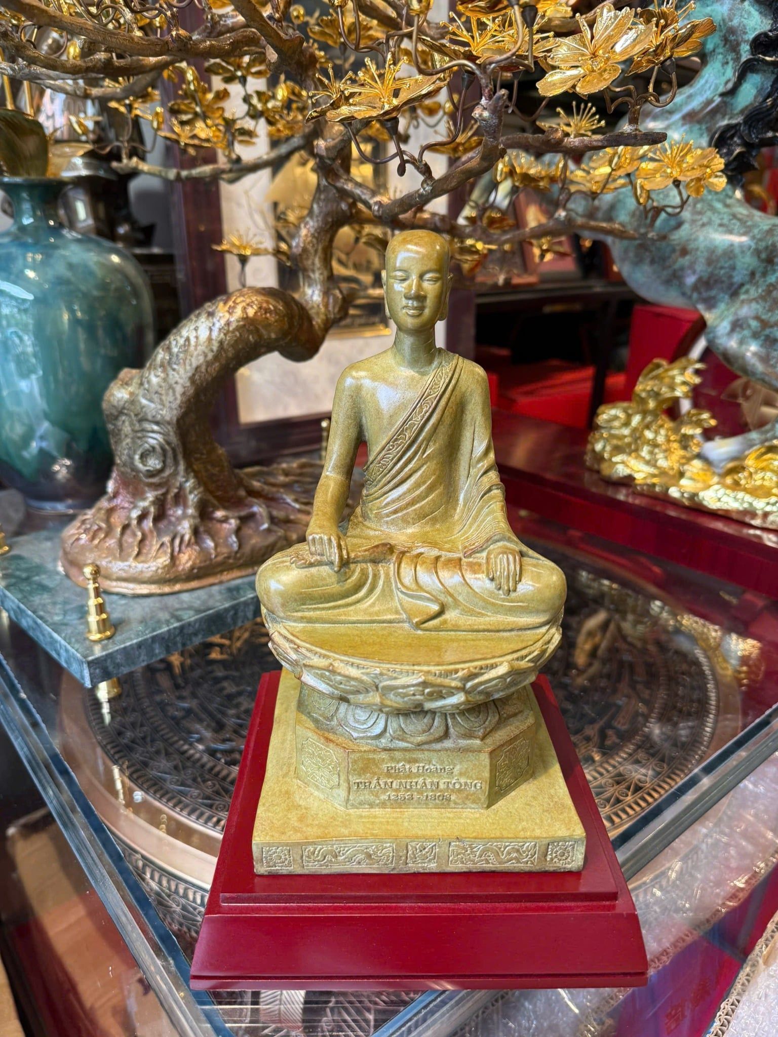 Tượng phật hoàng Trần Nhân Tông bằng đồng patina màu vân hoả biến độc bản