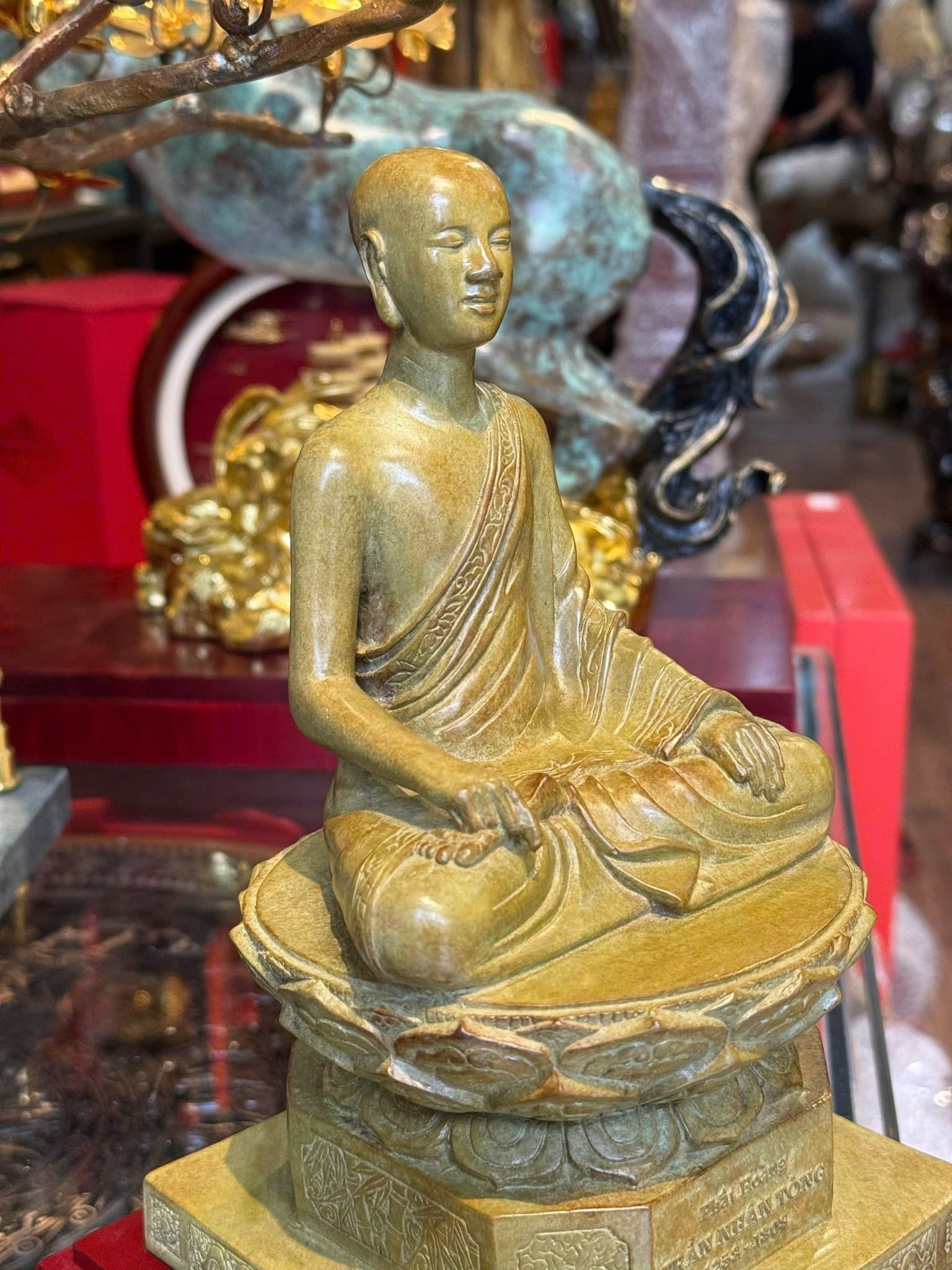 Tượng phật hoàng Trần Nhân Tông bằng đồng patina màu vân hoả biến độc bản