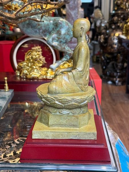 Tượng phật hoàng Trần Nhân Tông bằng đồng patina màu vân hoả biến độc bản