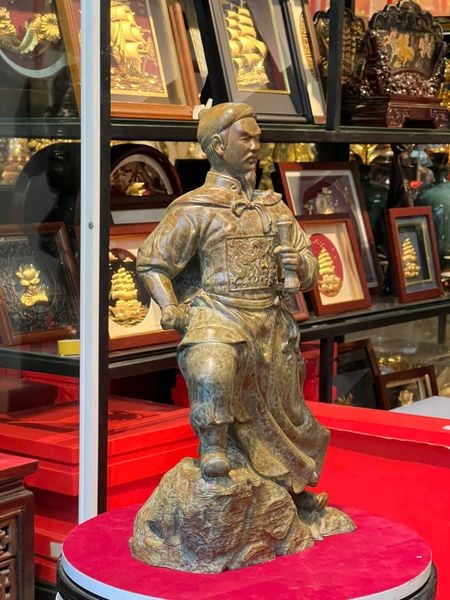 Tượng Hưng Đạo Đại Vương cao 42cm nặng 7kg bằng đồng Patina xanh rêu cổ loang vân hỏa biến