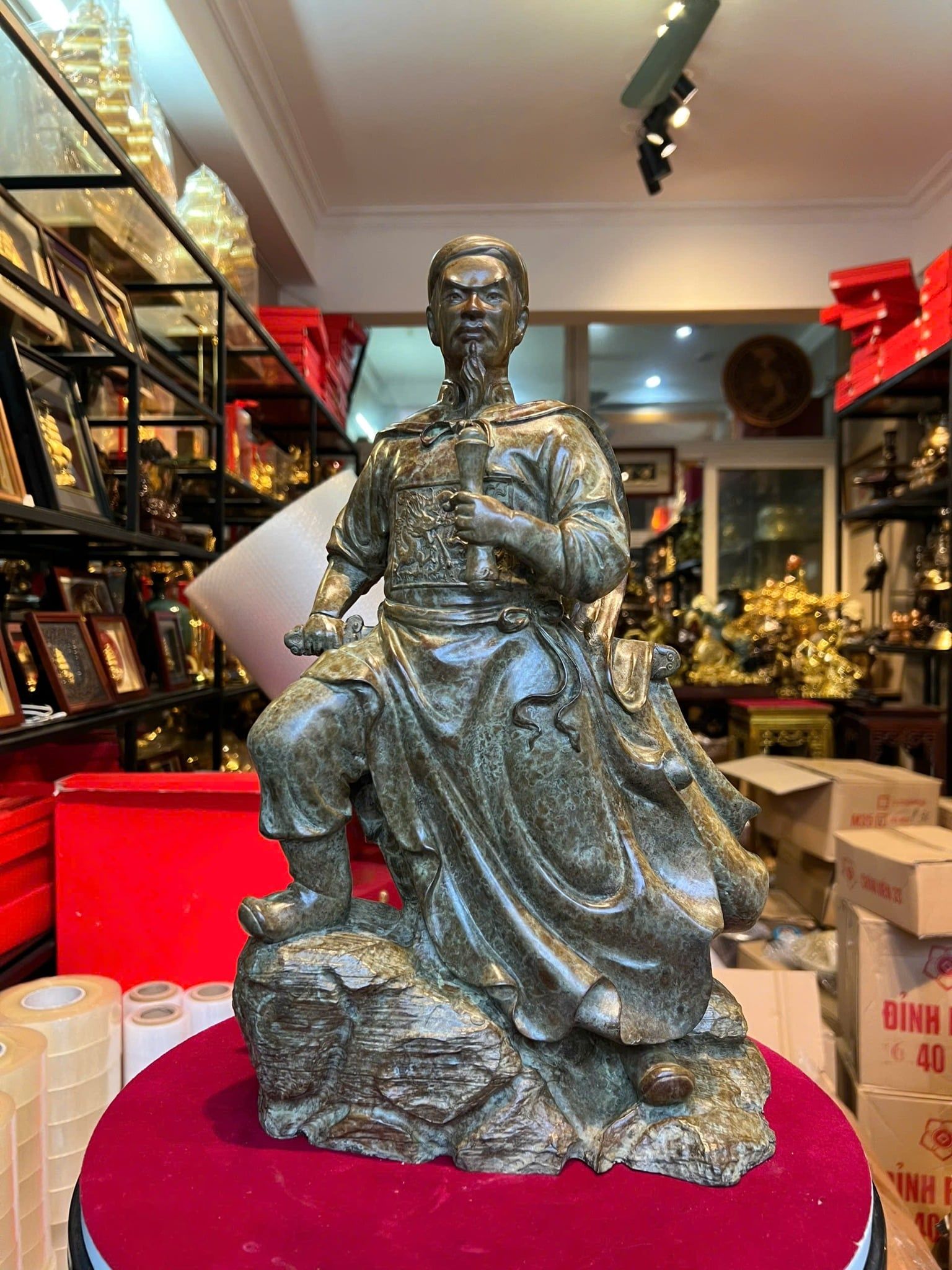 Tượng Hưng Đạo Đại Vương cao 42cm nặng 7kg bằng đồng Patina xanh rêu cổ loang vân hỏa biến