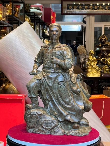 Tượng Hưng Đạo Đại Vương cao 42cm nặng 7kg bằng đồng Patina xanh rêu cổ loang vân hỏa biến