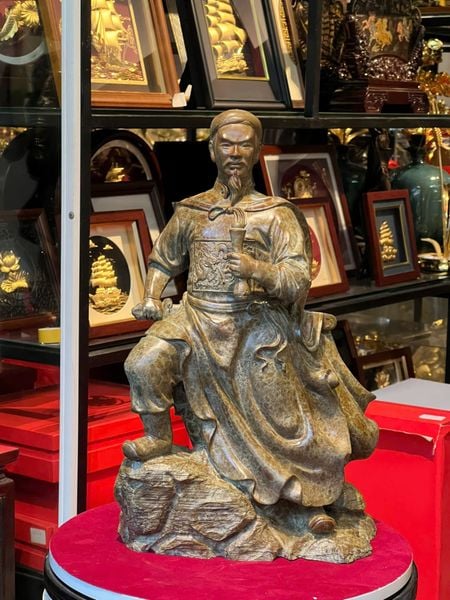 Tượng Quốc Công Tiết Chế Hưng Đạo Đại Vương Trần Quốc Tuấn cao 42cm nặng 7kg bằng đồng Patina xanh rêu cổ loang vân hỏa biến