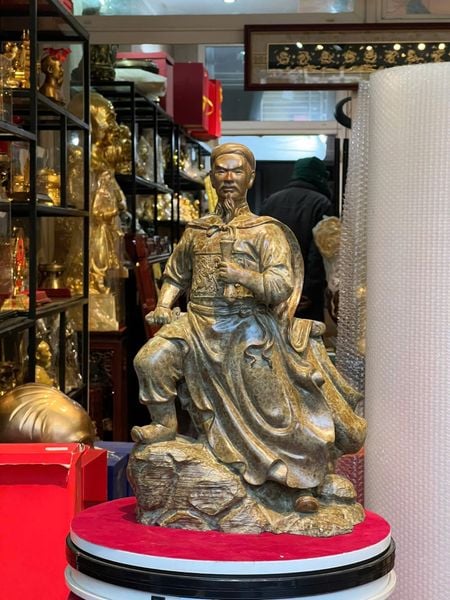 Tượng Quốc Công Tiết Chế Hưng Đạo Đại Vương Trần Quốc Tuấn cao 42cm nặng 7kg bằng đồng Patina xanh rêu cổ loang vân hỏa biến