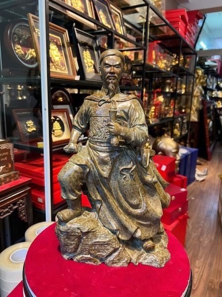 Tượng Quốc Công Tiết Chế Hưng Đạo Đại Vương Trần Quốc Tuấn cao 42cm nặng 7kg bằng đồng Patina xanh rêu cổ loang vân hỏa biến