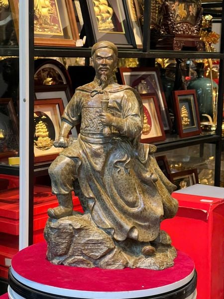 Tượng Quốc Công Tiết Chế Hưng Đạo Đại Vương Trần Quốc Tuấn cao 42cm nặng 7kg bằng đồng Patina xanh rêu cổ loang vân hỏa biến