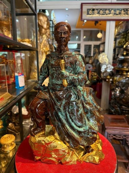 Tượng Trần Hưng Đạo cao 42 bằng đồng