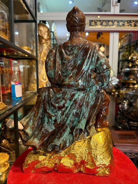 Tượng Trần Hưng Đạo cao 42 bằng đồng