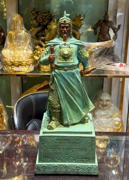 Tượng Hưng Đạo Vương bằng đồng