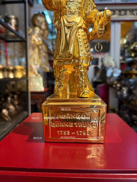 Tượng Quang Trung Nguyễn Huệ bằng đồng dát vàng 24k