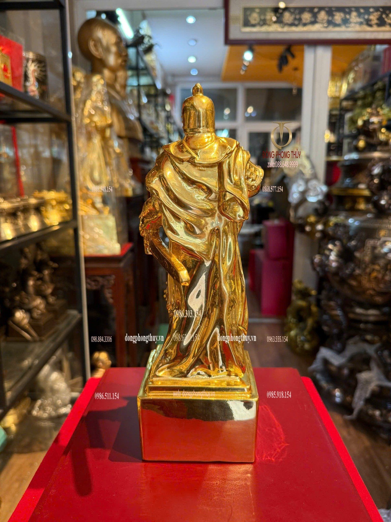 Tượng Trần Hưng Đạo dát vàng