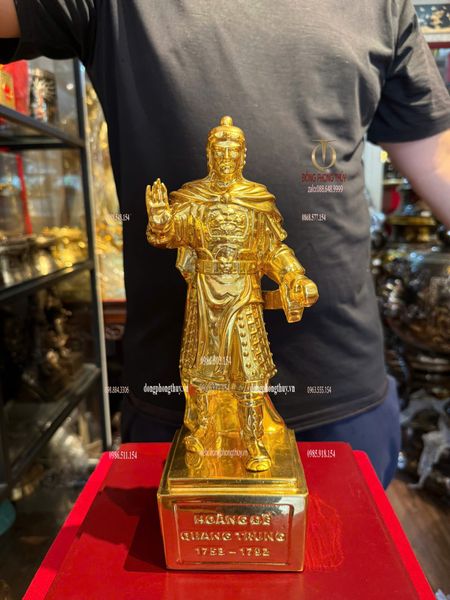 Tượng Quang Trung Nguyễn Huệ bằng đồng dát vàng 24k