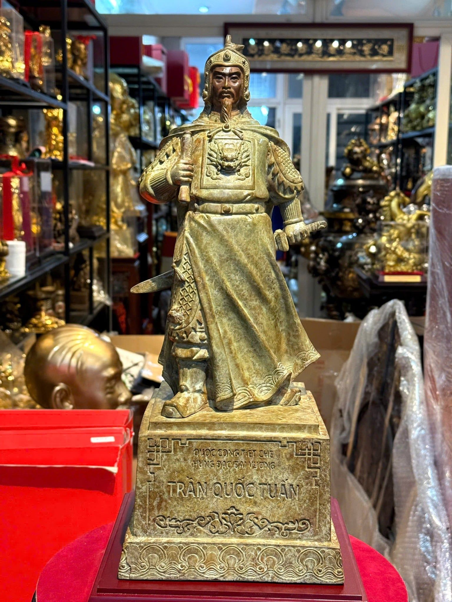 Tượng Quốc Công Tiết Chế Hưng Đạo Đại Vương bằng đồng cao 50cm