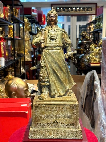 Tượng Quốc Công Tiết Chế Hưng Đạo Đại Vương bằng đồng cao 50cm