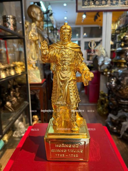 Tượng Quang Trung Nguyễn Huệ bằng đồng dát vàng 24k