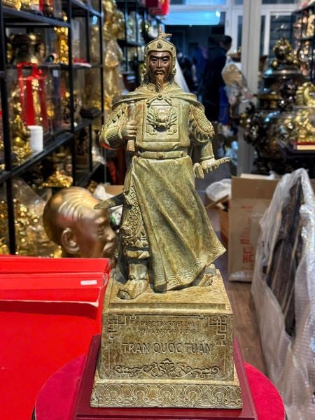 Tượng Quốc Công Tiết Chế Hưng Đạo Đại Vương bằng đồng cao 50cm