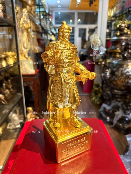 Tượng Quang Trung Nguyễn Huệ bằng đồng dát vàng 24k