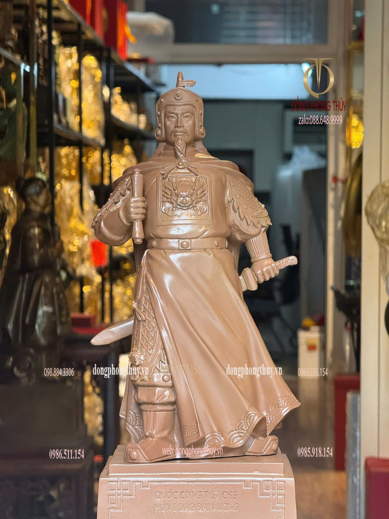 Tượng Trần Hưng Đạo bằng đồng